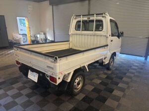 スバル サンバートラック 660 TC スーパーチャージャー 三方開 4WD 画像3