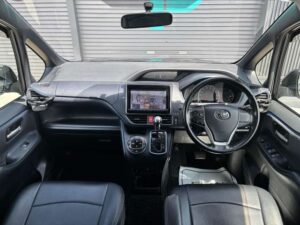 トヨタ ヴォクシー 2.0 ZS 画像2