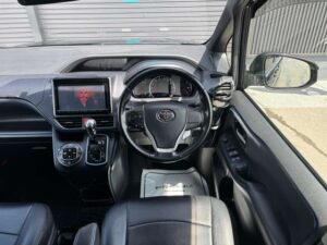 トヨタ ヴォクシー 2.0 ZS 画像31